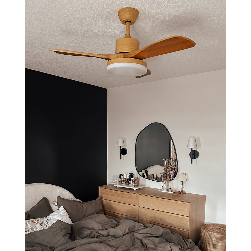 42-Zoll-Deckenventilator mit drei Eichenholzflügeln, leise und dimmbar – Timberline