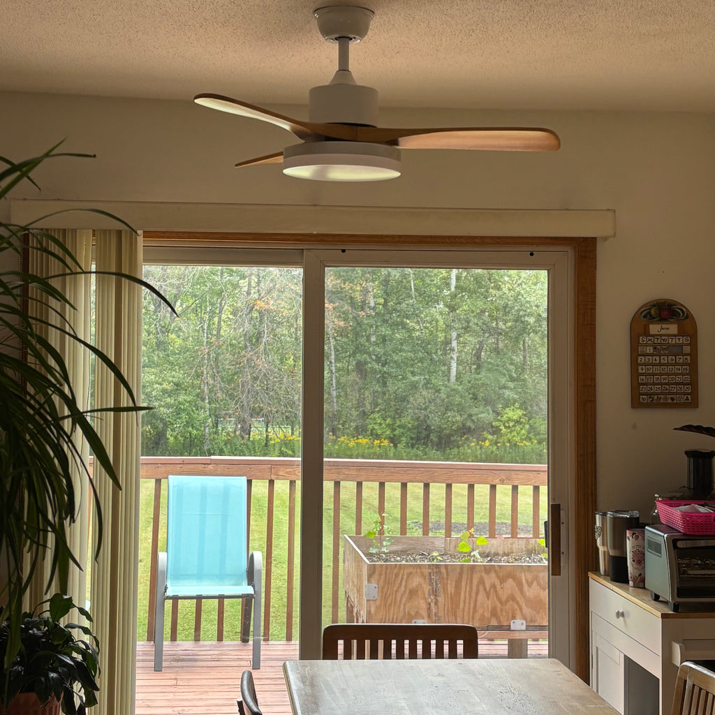 42-Zoll-Deckenventilator mit drei Eichenholzflügeln, leise und dimmbar – Timberline