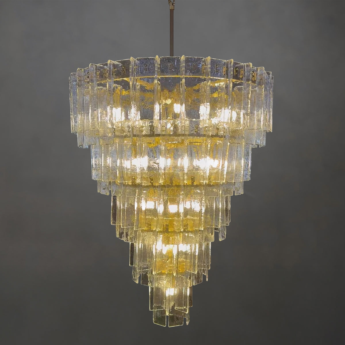 152 cm mehrstufiger Kronleuchter aus klarem, strukturiertem Glas – Lattice