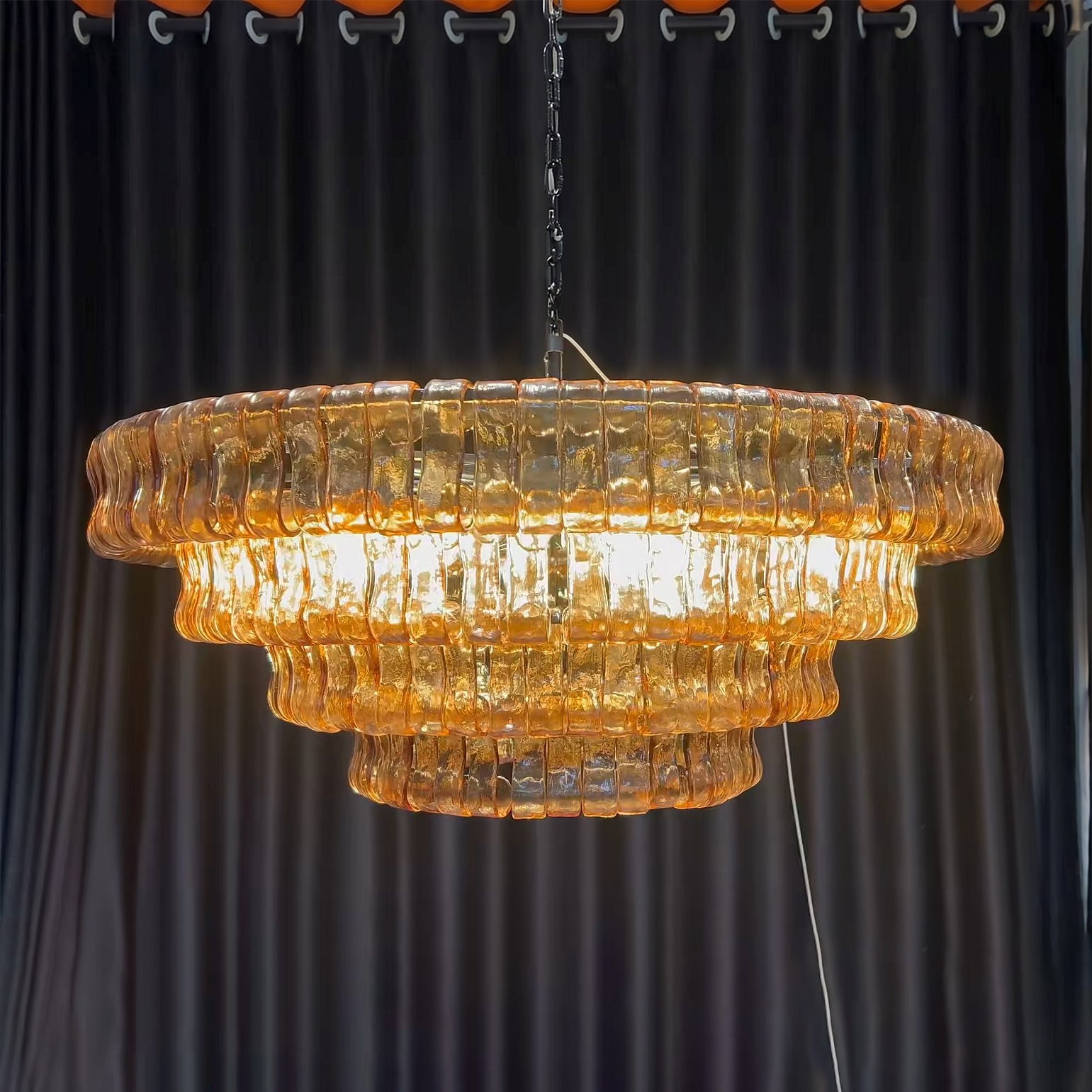 Lustre à niveaux en verre ambré de 36 pouces - Ghiaccio