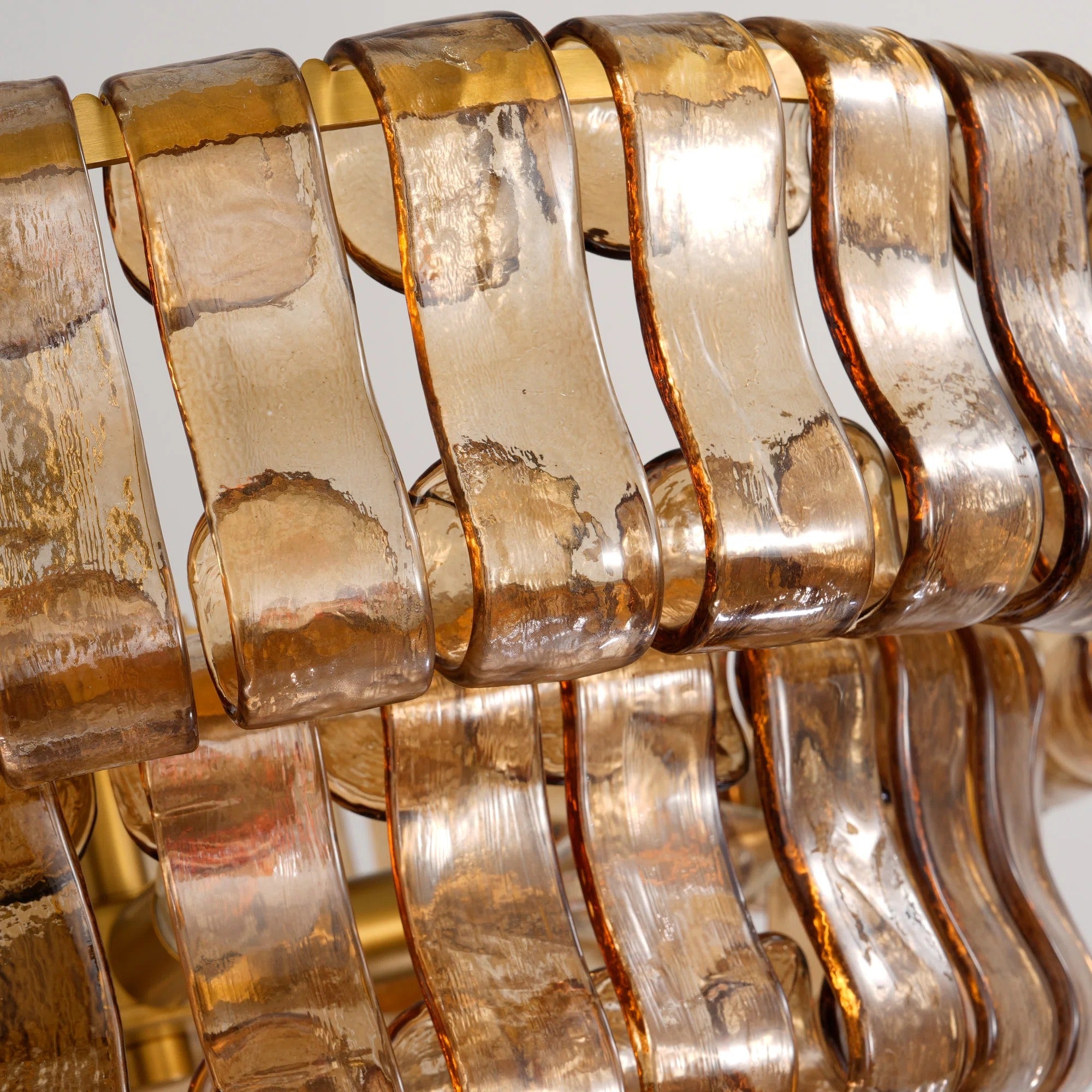 Lustre à niveaux en verre ambré de 36 pouces - Ghiaccio