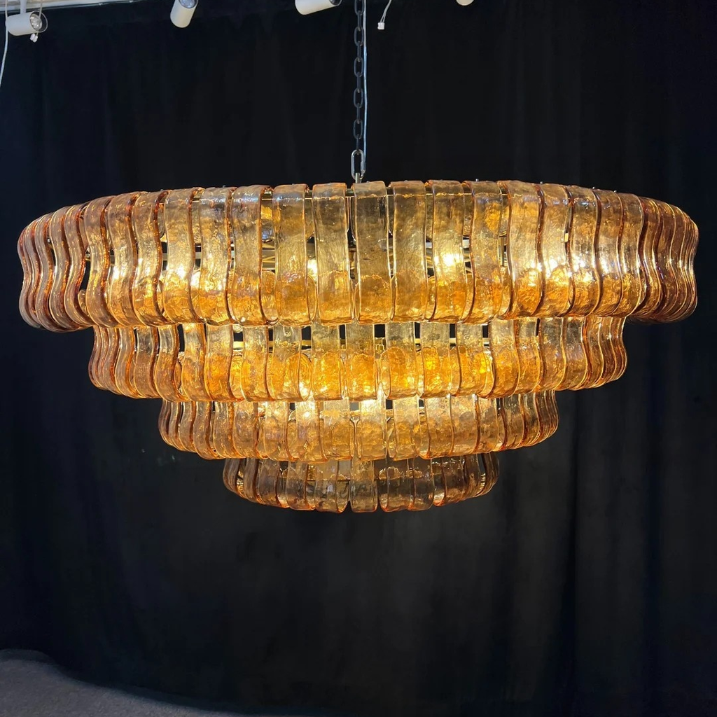 Lustre à niveaux en verre ambré de 36 pouces - Ghiaccio