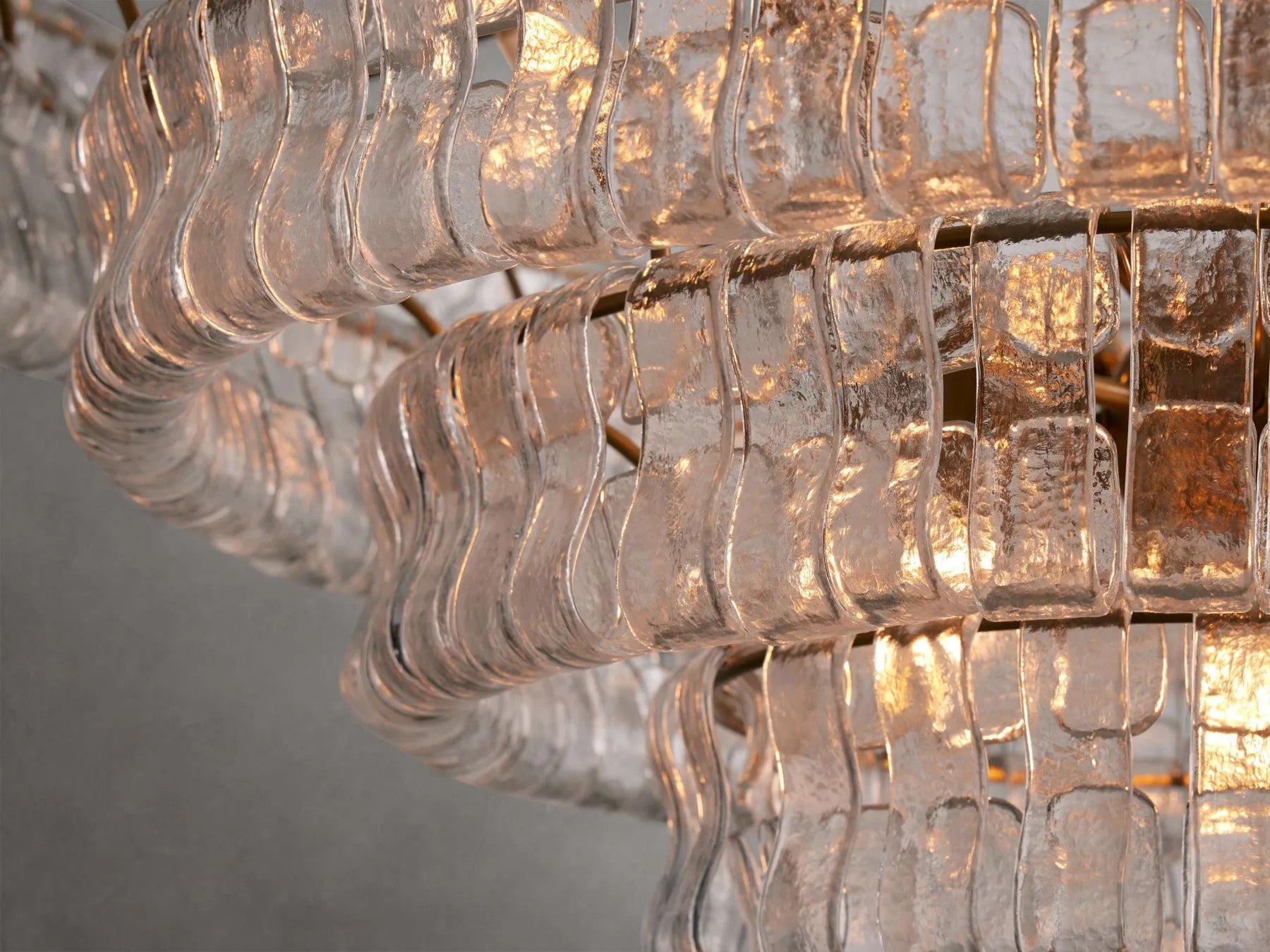 Lustre à plusieurs niveaux en verre clair de 48 pouces - Ghiaccio
