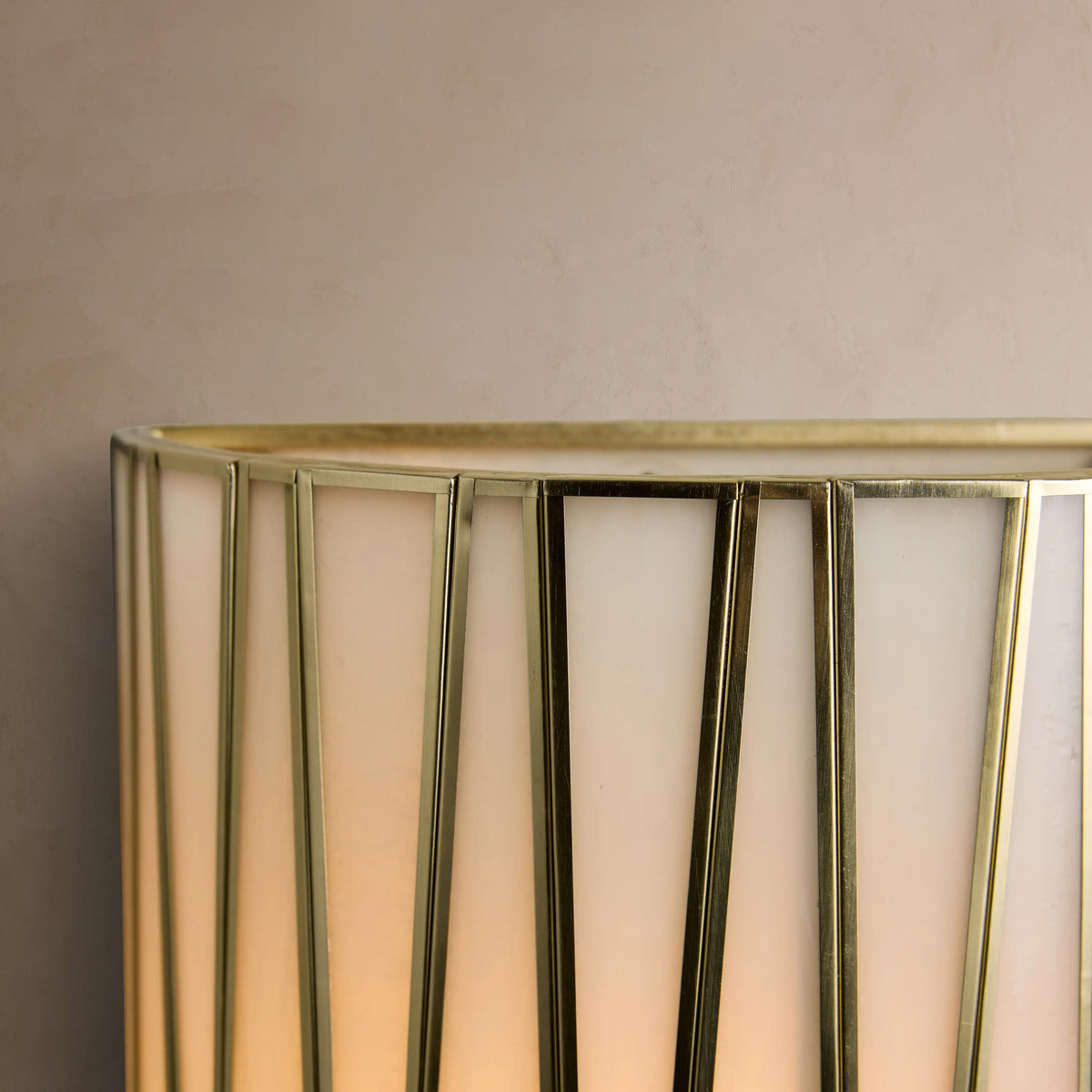 Applique demi-cylindrique en verre blanc de 61 cm - Jeunet