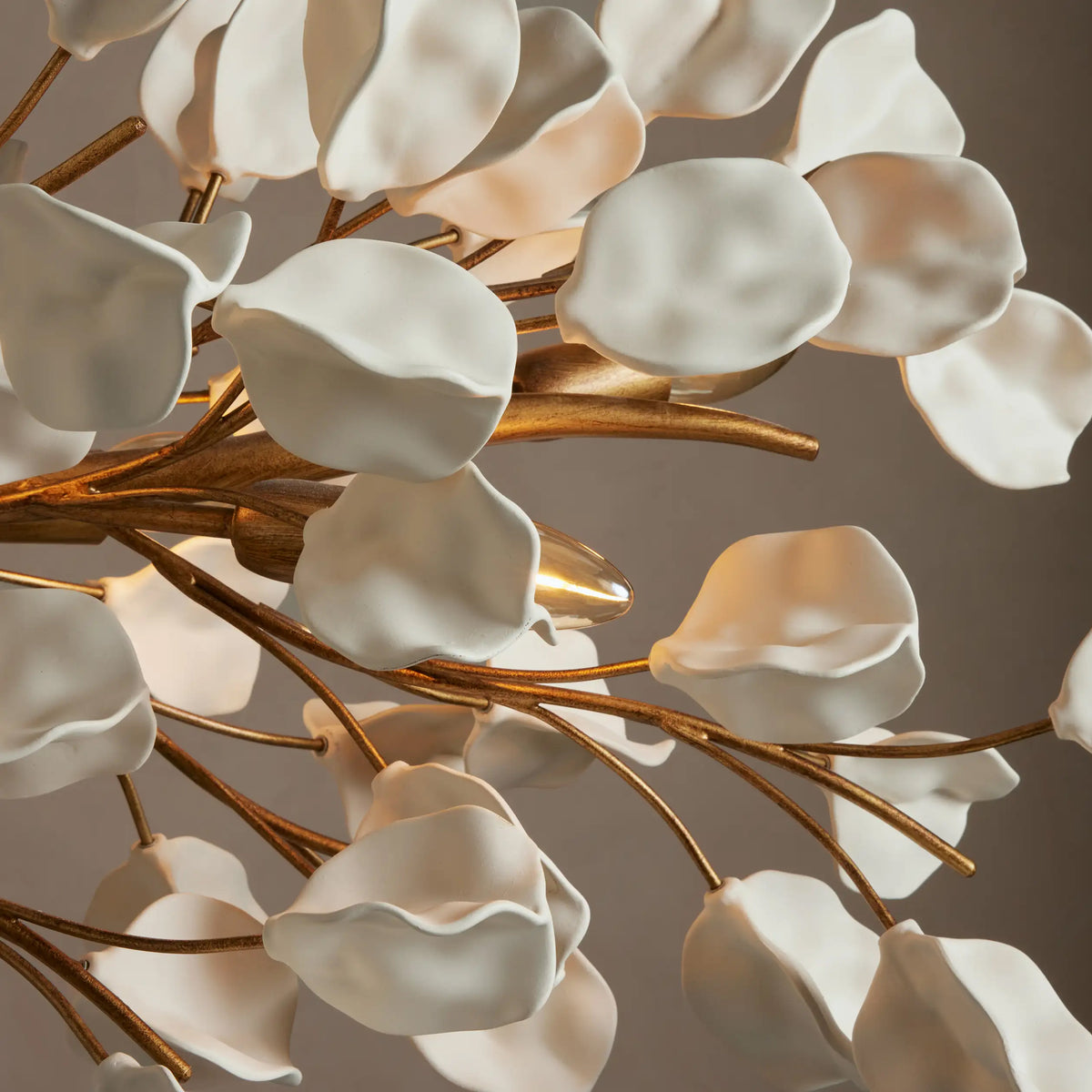 137 cm linearer Keramik-Kronleuchter – Lunaria