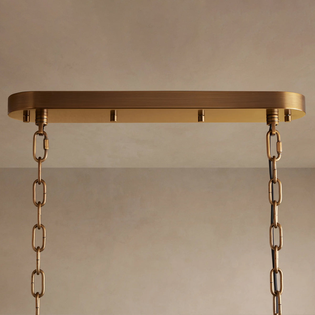 137 cm Linearkronleuchter aus strukturiertem Glas – Neve